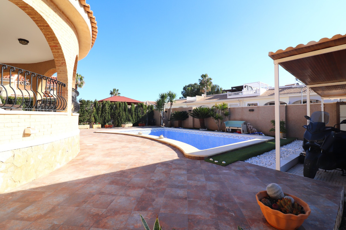 Se vende Villa - Chalet de 3 dormitorios en Costa Blanca, Alicante, España