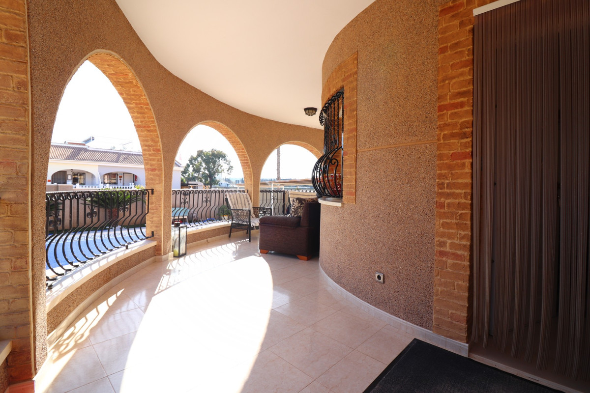 Se vende Villa - Chalet de 3 dormitorios en Costa Blanca, Alicante, España
