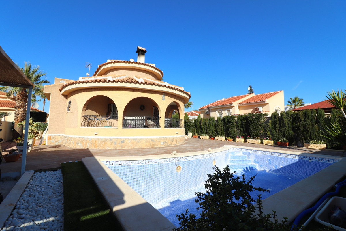 Se vende Villa - Chalet de 3 dormitorios en Costa Blanca, Alicante, España