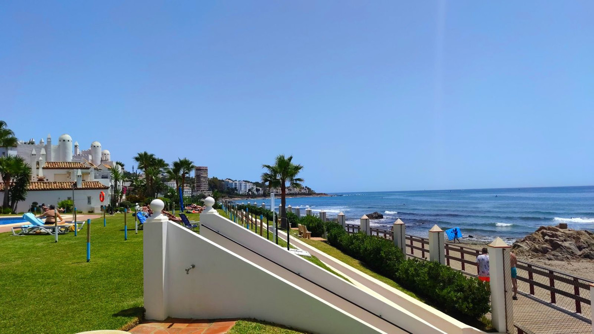 2 Bed Apartment for sale in Calahonda Costa Del Sol, Málaga, Spain