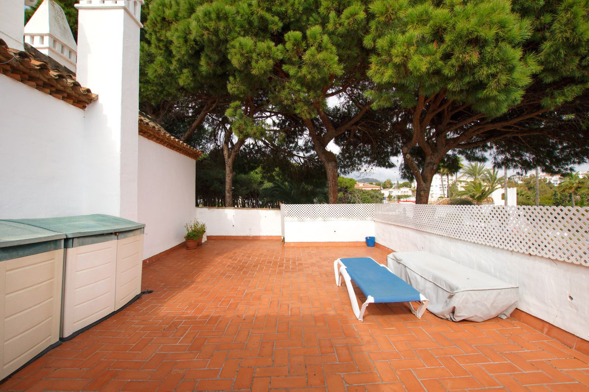 2 Bed Apartment for sale in Calahonda Costa Del Sol, Málaga, Spain