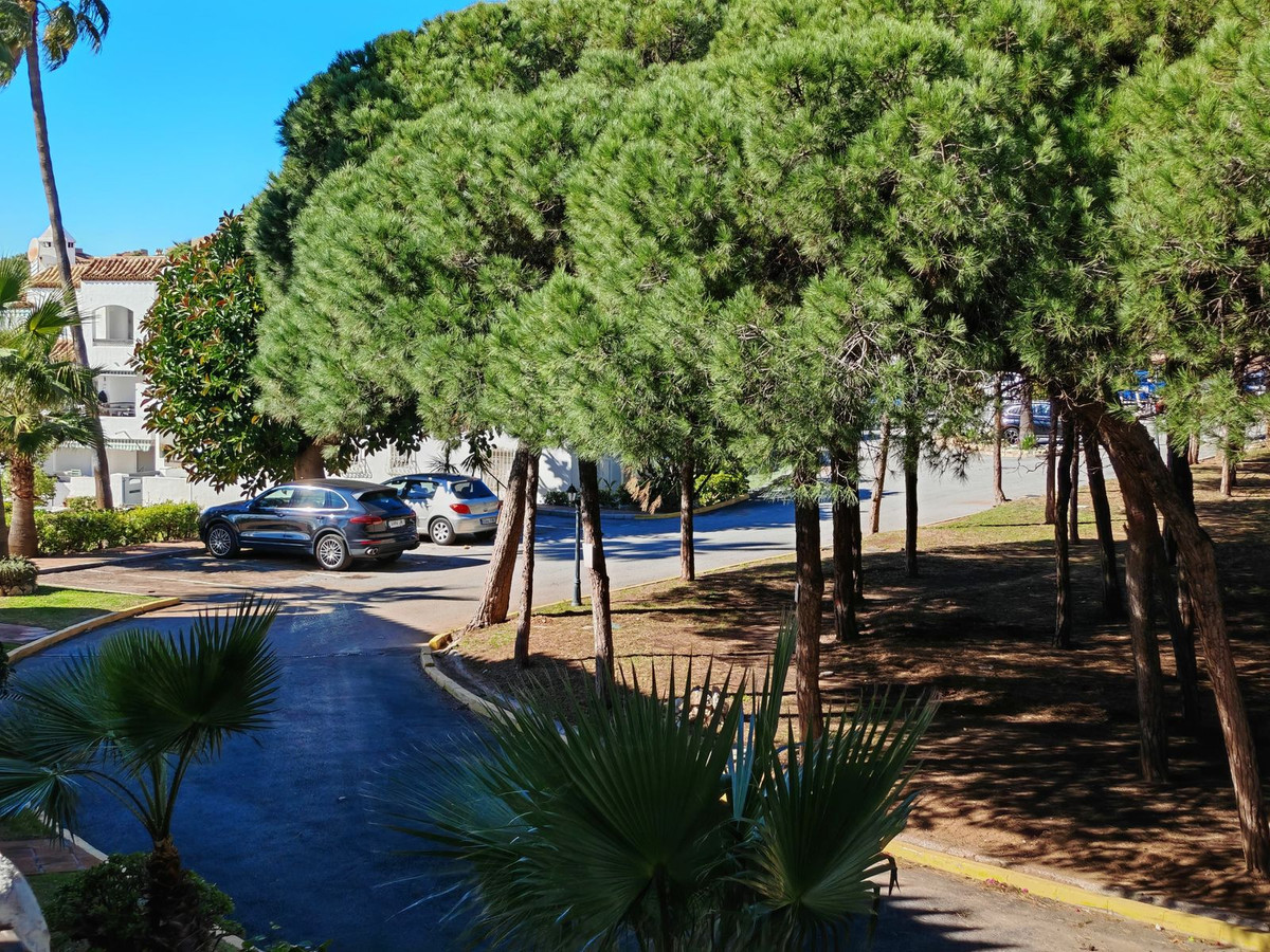 2 Bed Apartment for sale in Calahonda Costa Del Sol, Málaga, Spain