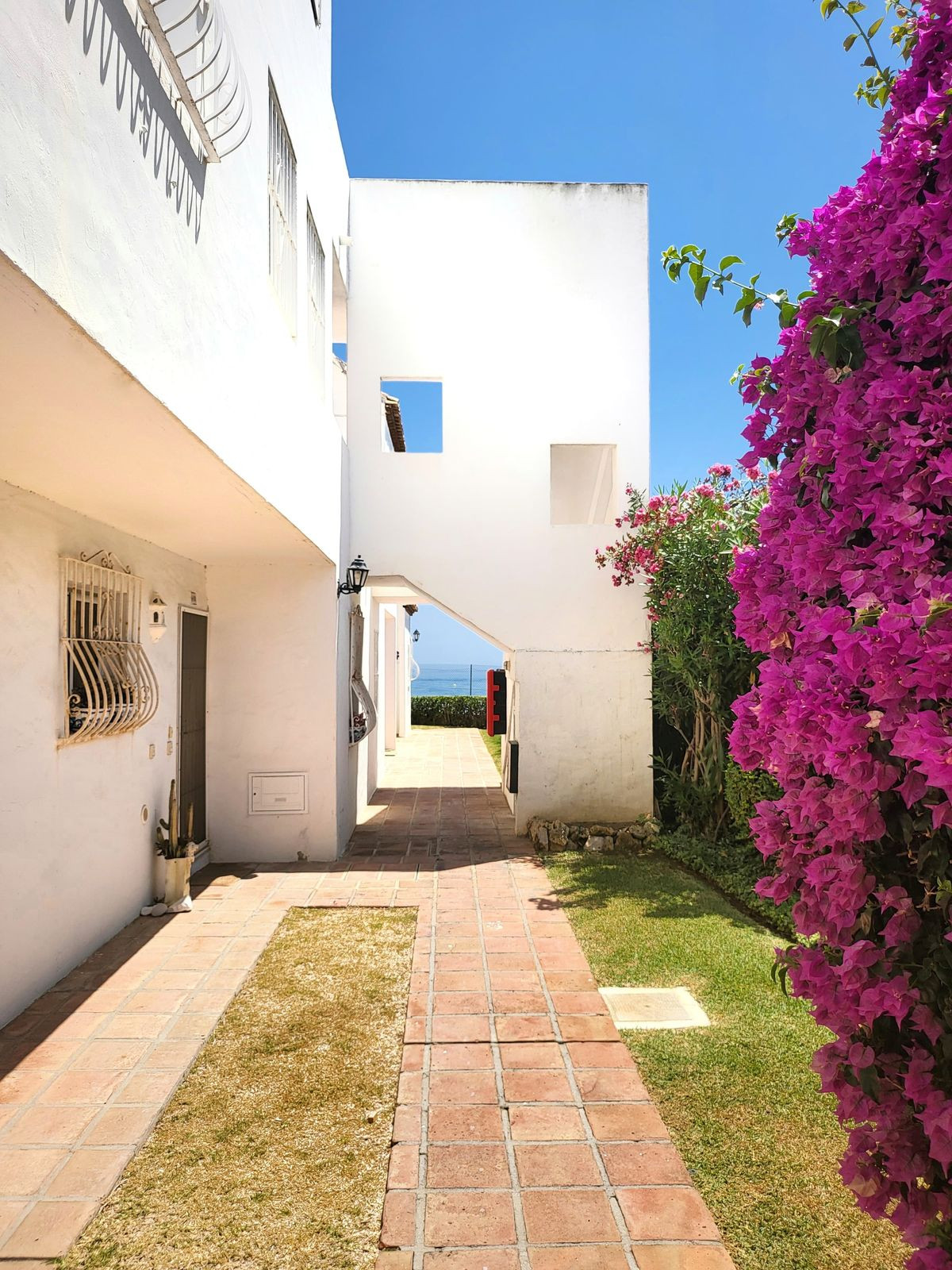 2 Bed Apartment for sale in Calahonda Costa Del Sol, Málaga, Spain