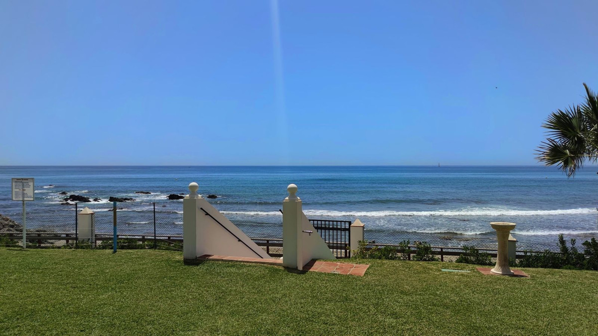 2 Bed Apartment for sale in Calahonda Costa Del Sol, Málaga, Spain