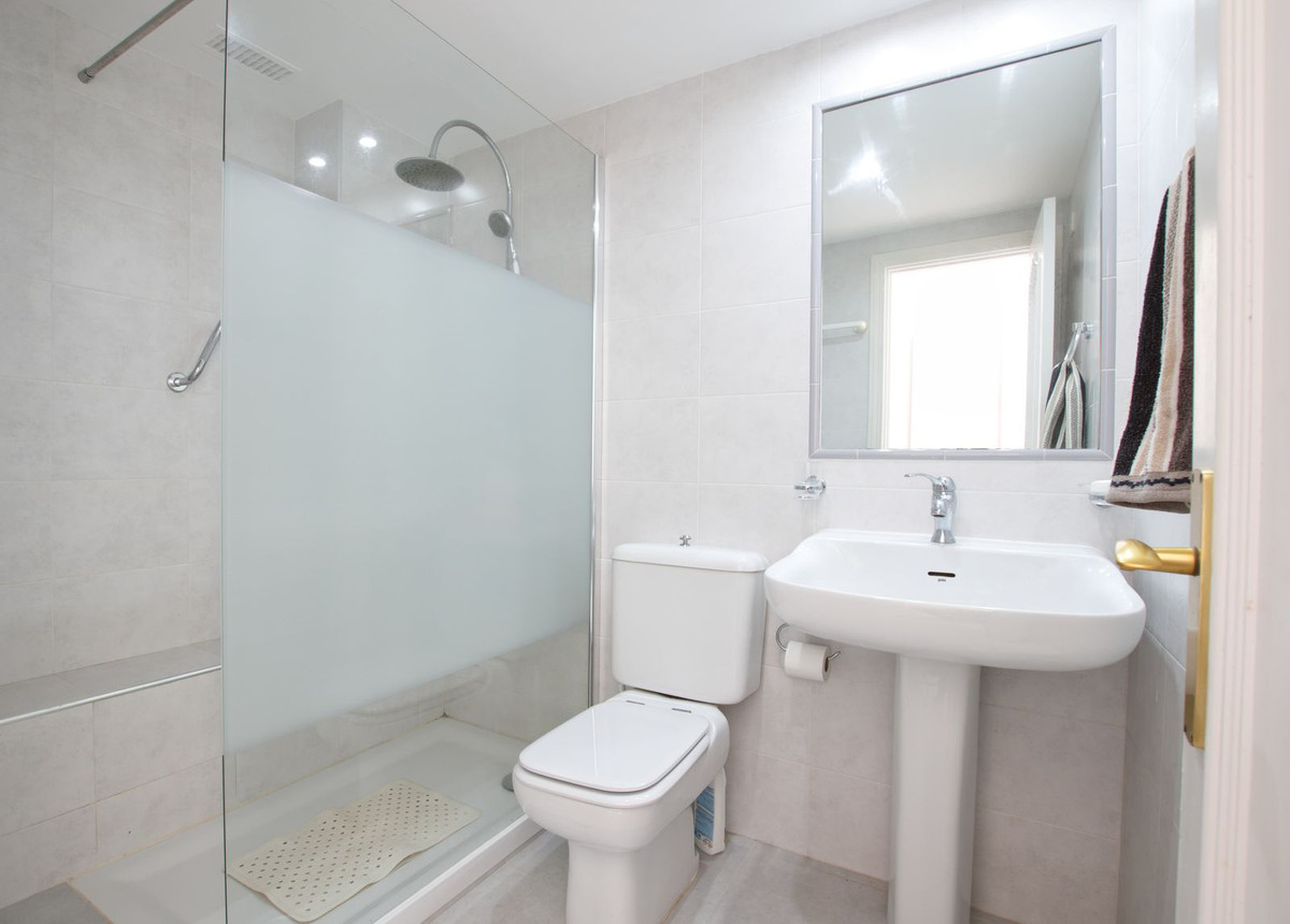 2 Bed Apartment for sale in Calahonda Costa Del Sol, Málaga, Spain