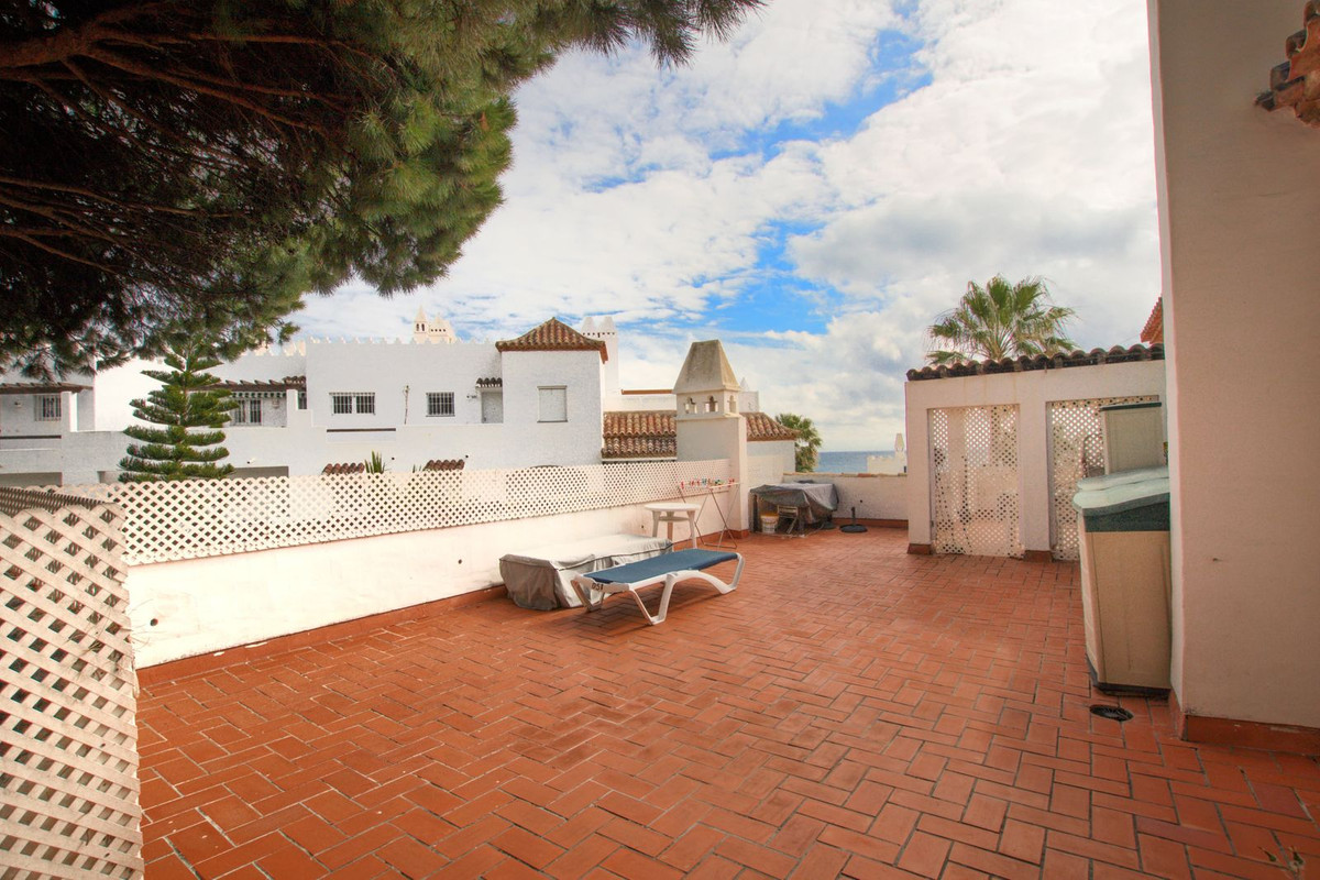 2 Bed Apartment for sale in Calahonda Costa Del Sol, Málaga, Spain
