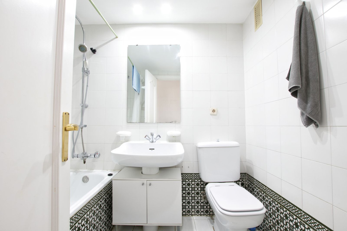 2 Bed Apartment for sale in Calahonda Costa Del Sol, Málaga, Spain