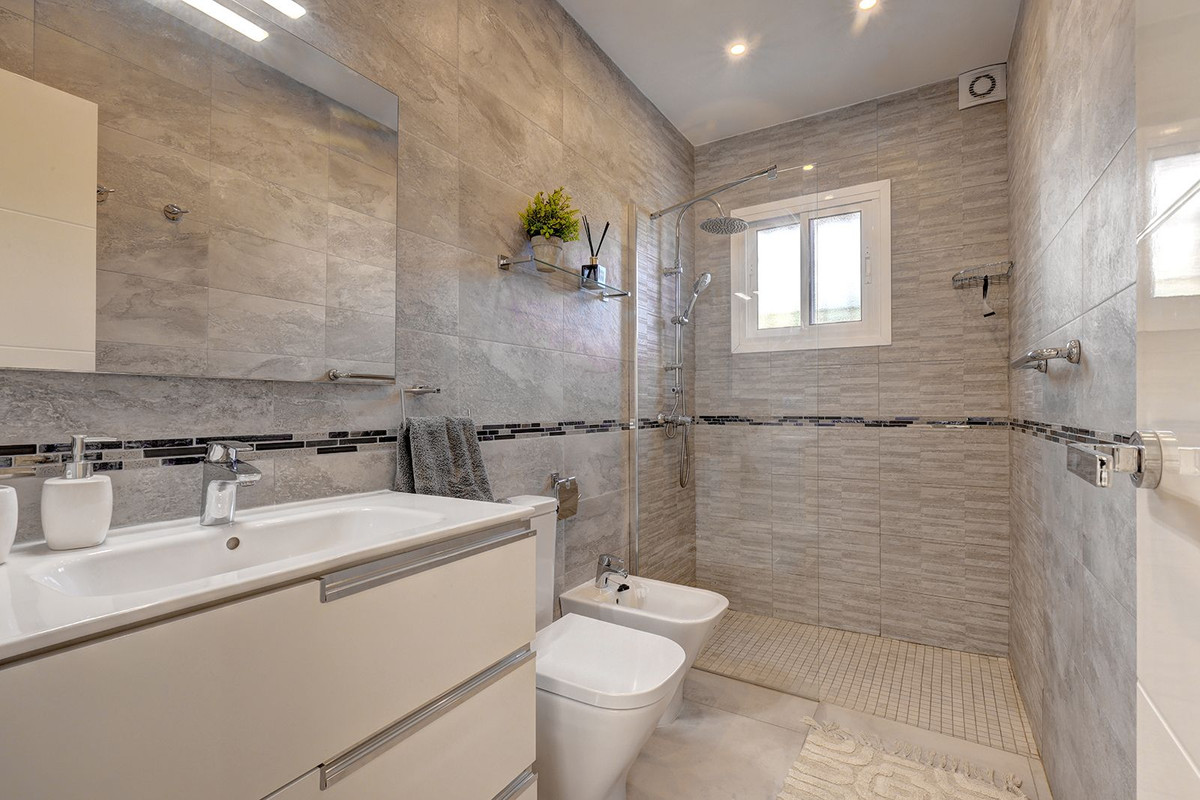 3 Bed Townhouse for sale in Torreblanca Costa Del Sol, Málaga, Spain