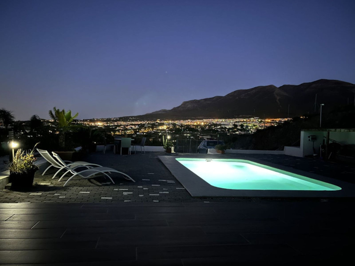 Se vende Villa - Chalet de 5 dormitorios en Costa Del Sol, Málaga, España