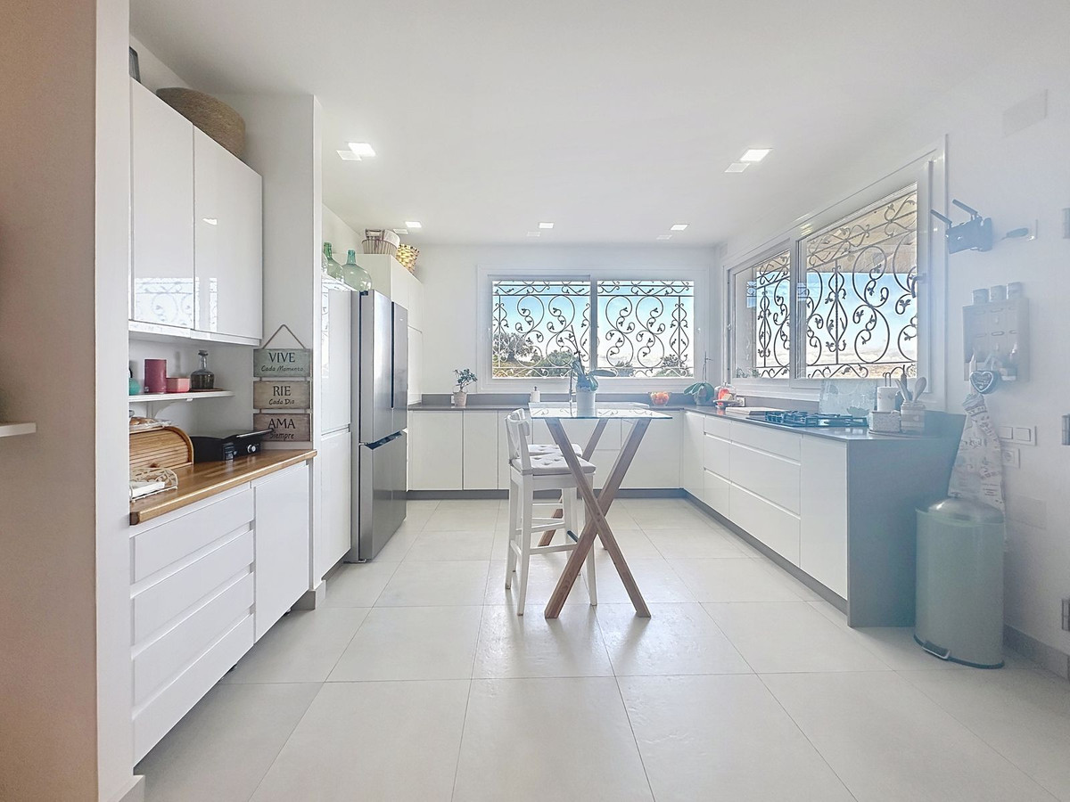 Se vende Villa - Chalet de 5 dormitorios en Costa Del Sol, Málaga, España