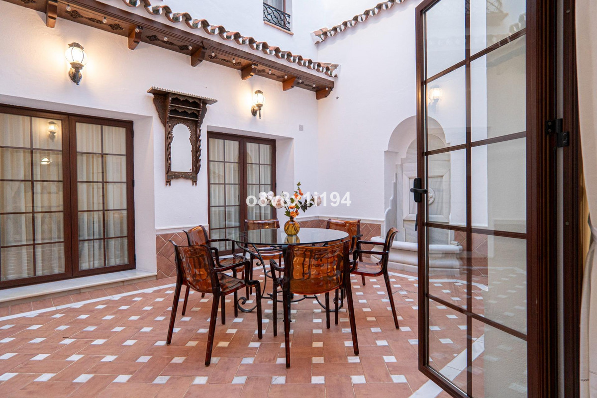 Se vende Villa - Chalet de 5 dormitorios en Costa Del Sol, Málaga, España