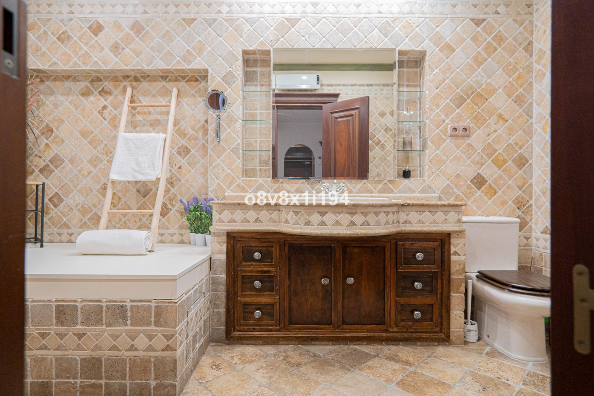 Se vende Villa - Chalet de 5 dormitorios en Costa Del Sol, Málaga, España