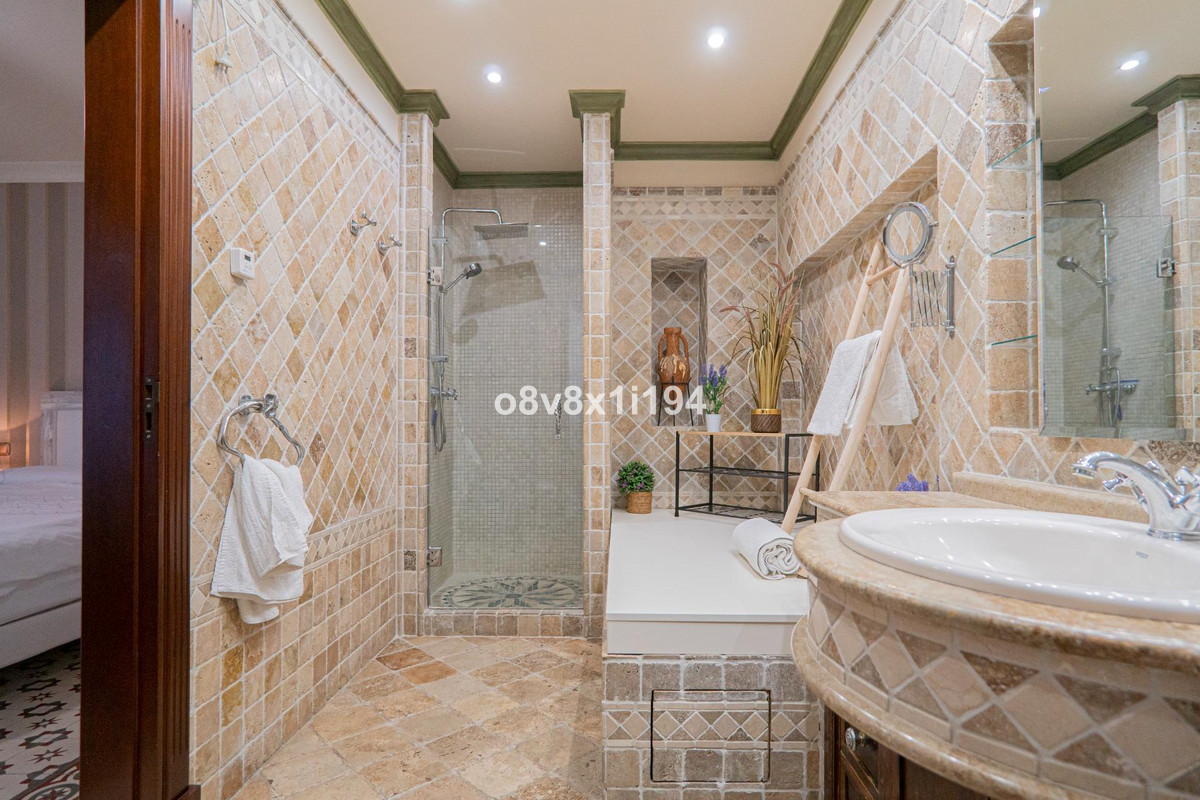 Se vende Villa - Chalet de 5 dormitorios en Costa Del Sol, Málaga, España