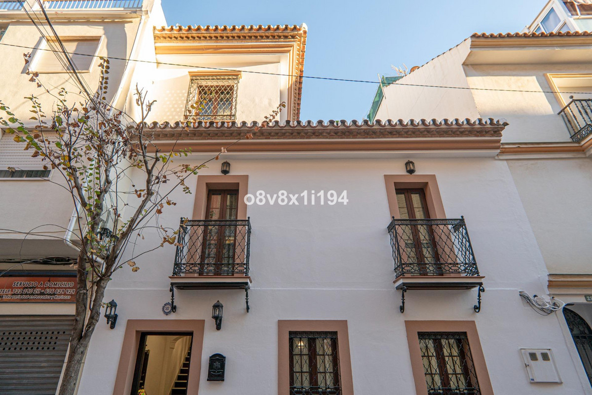 Se vende Villa - Chalet de 5 dormitorios en Costa Del Sol, Málaga, España