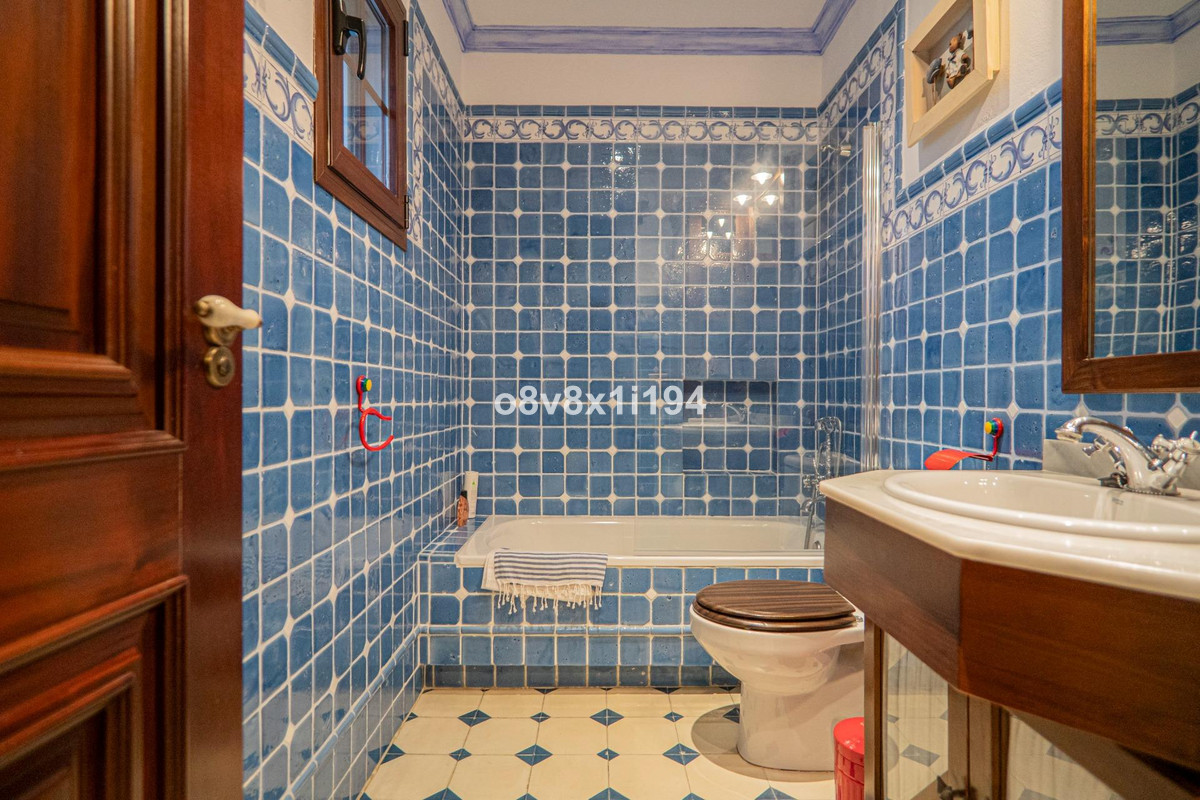 Se vende Villa - Chalet de 5 dormitorios en Costa Del Sol, Málaga, España