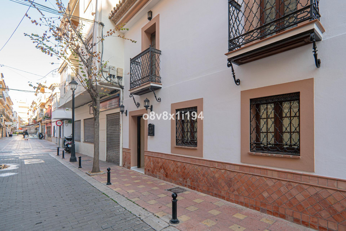 Se vende Villa - Chalet de 5 dormitorios en Costa Del Sol, Málaga, España