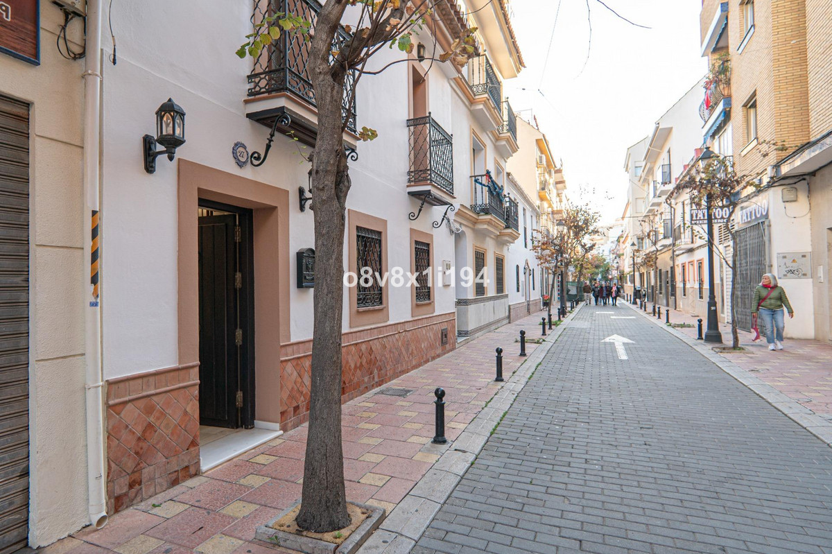 Se vende Villa - Chalet de 5 dormitorios en Costa Del Sol, Málaga, España