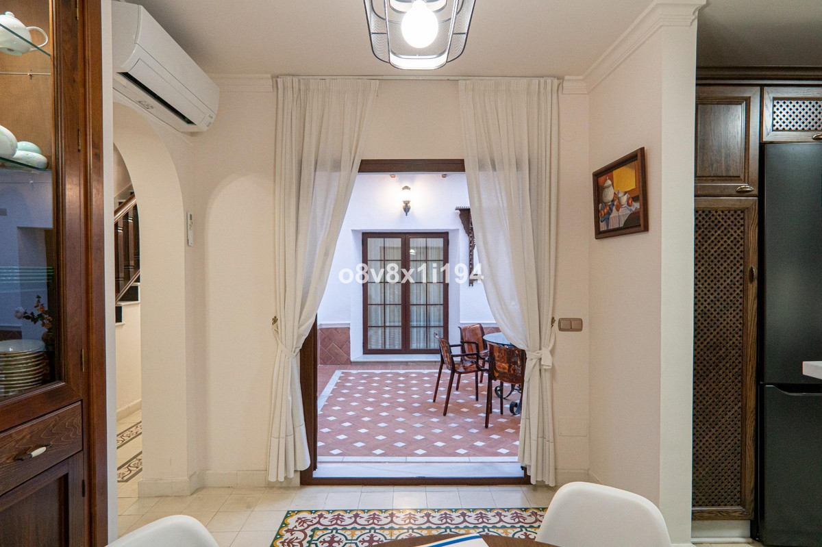 Se vende Villa - Chalet de 5 dormitorios en Costa Del Sol, Málaga, España