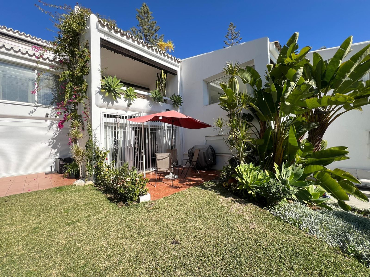 1 Bed Apartment for sale in Aloha Costa Del Sol, Málaga, Spain