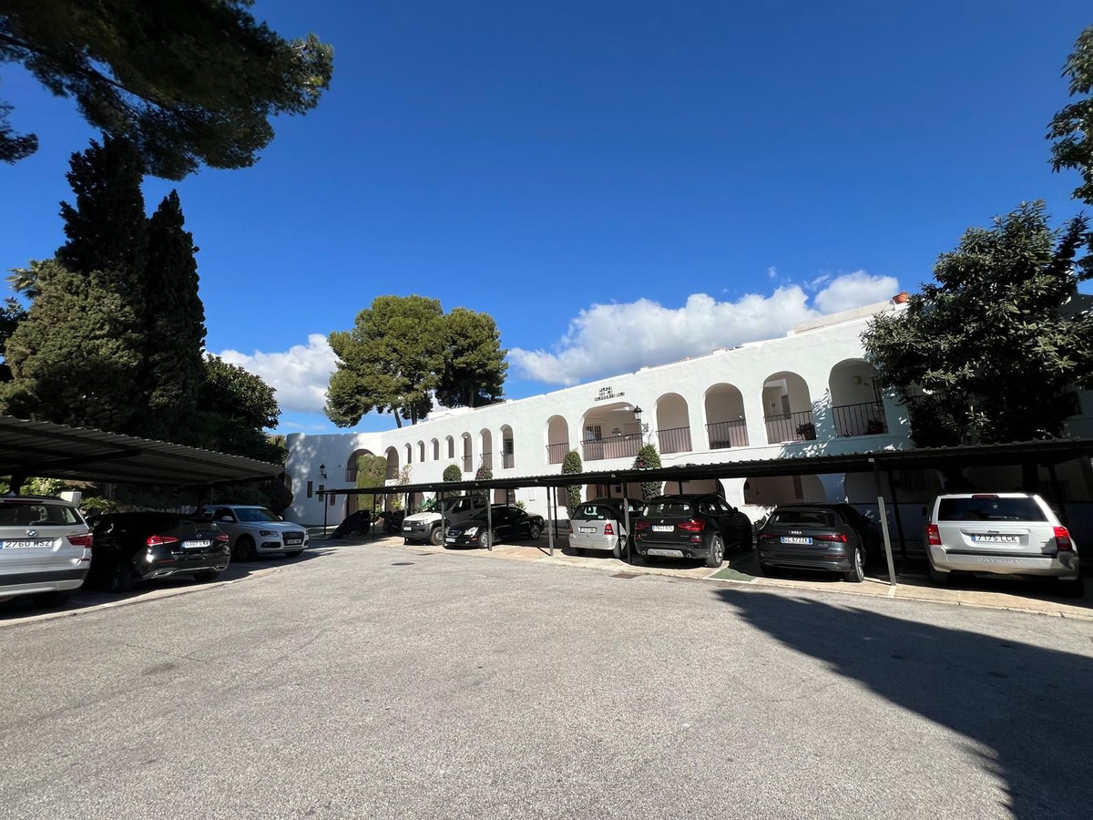 1 Bed Apartment for sale in Aloha Costa Del Sol, Málaga, Spain