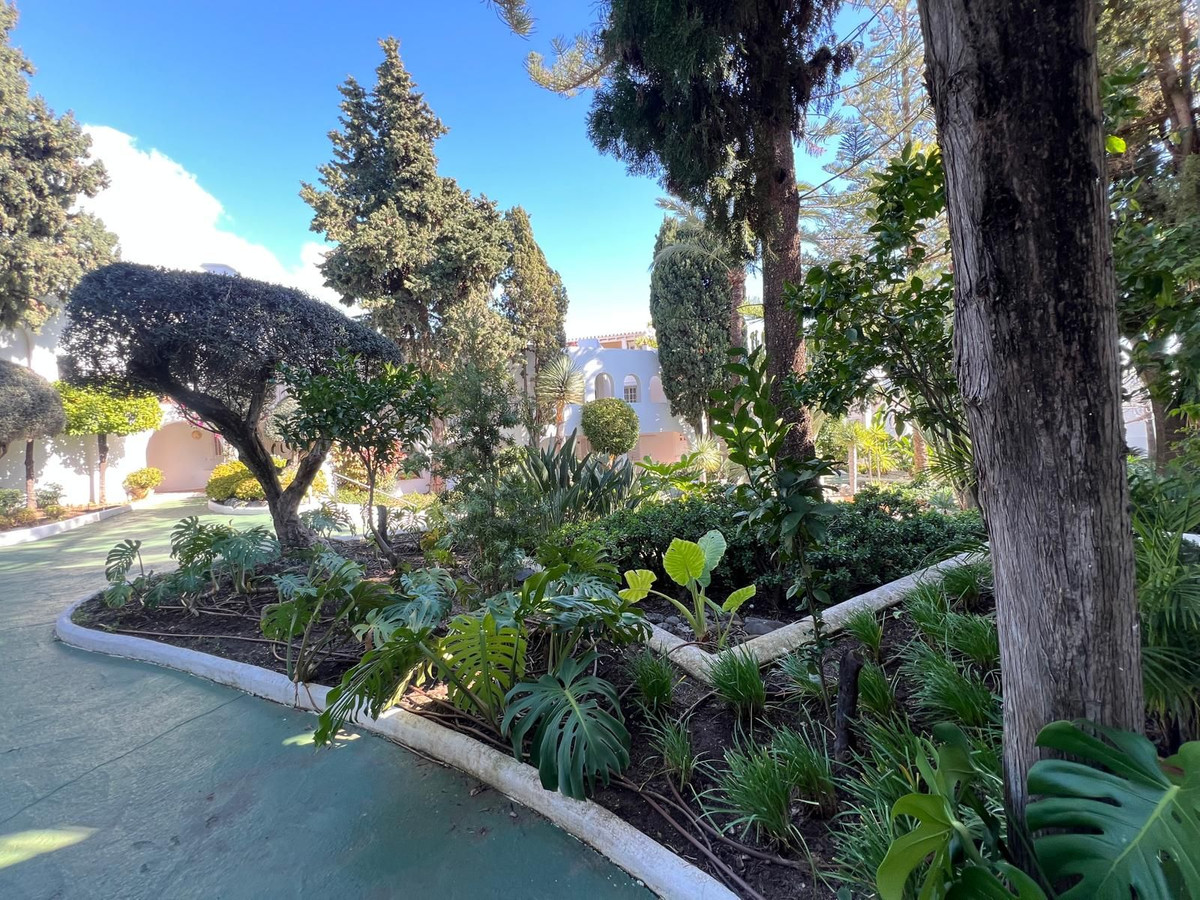1 Bed Apartment for sale in Aloha Costa Del Sol, Málaga, Spain