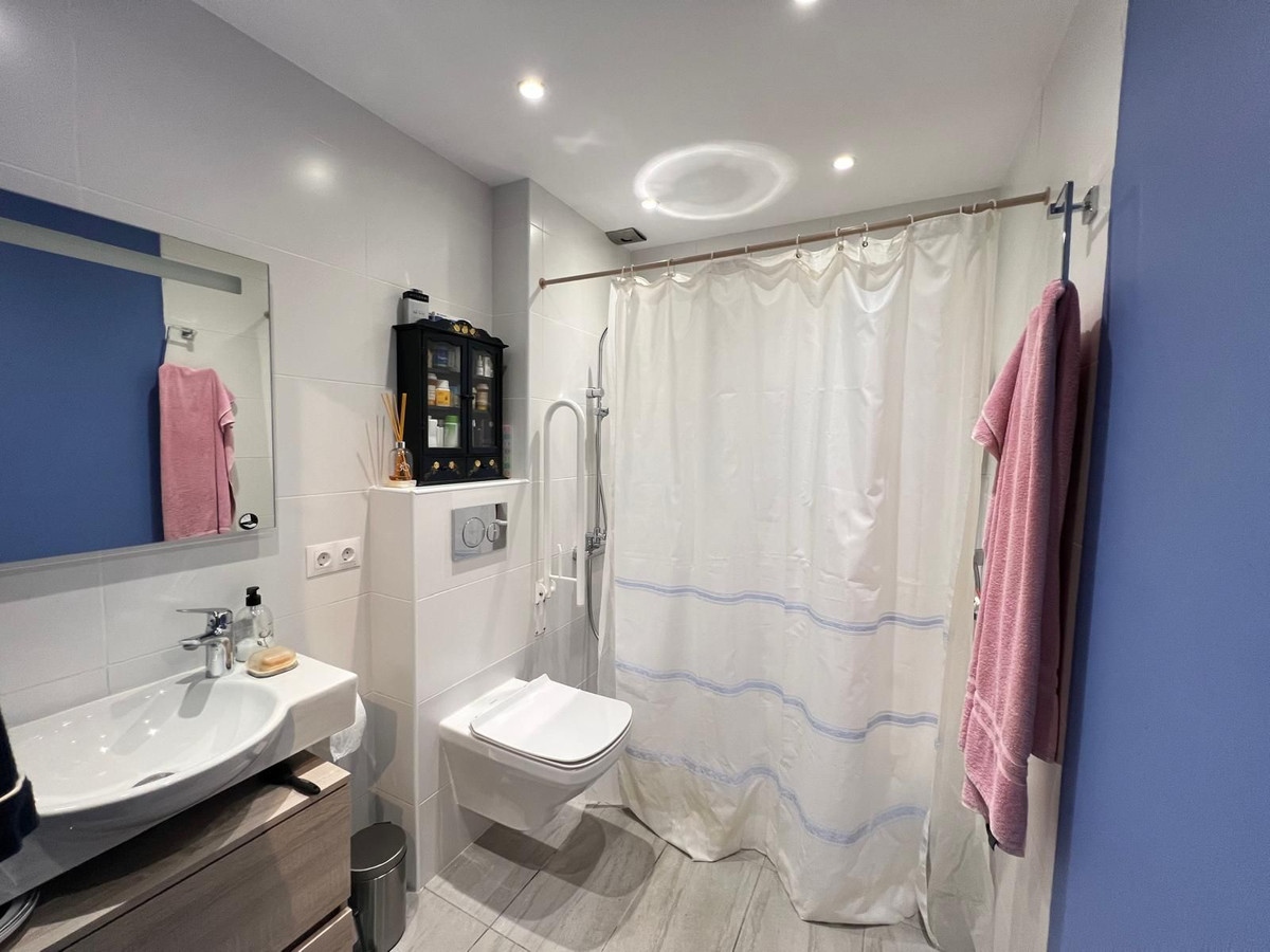1 Bed Apartment for sale in Aloha Costa Del Sol, Málaga, Spain
