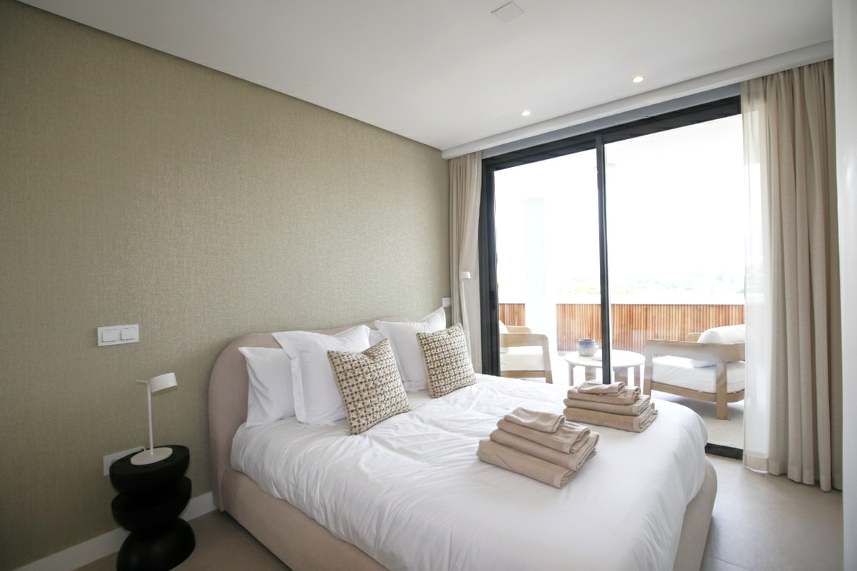 2 Bed Apartment for sale in Nueva Andalucía Costa Del Sol, Málaga, Spain