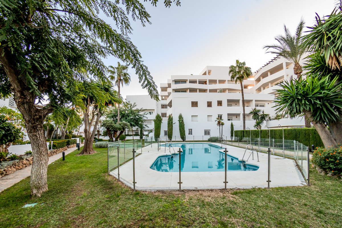 2 Bed Apartment for sale in Nueva Andalucía Costa Del Sol, Málaga, Spain