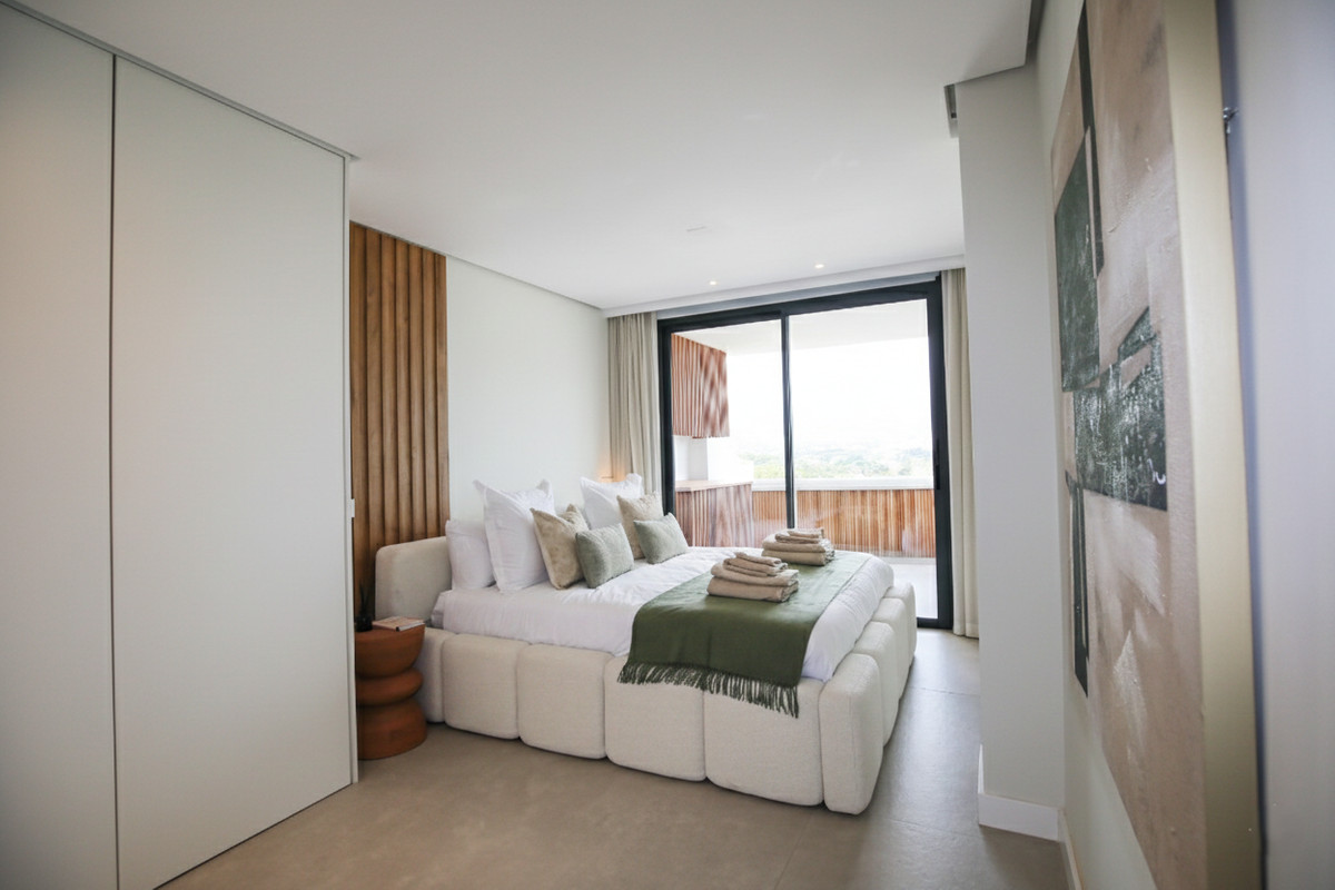 2 Bed Apartment for sale in Nueva Andalucía Costa Del Sol, Málaga, Spain