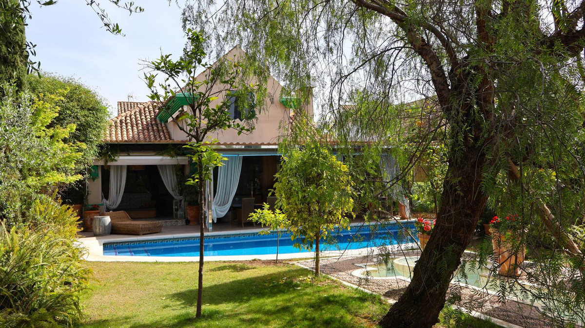 Se vende Villa - Chalet de 5 dormitorios en Costa Del Sol, Málaga, España