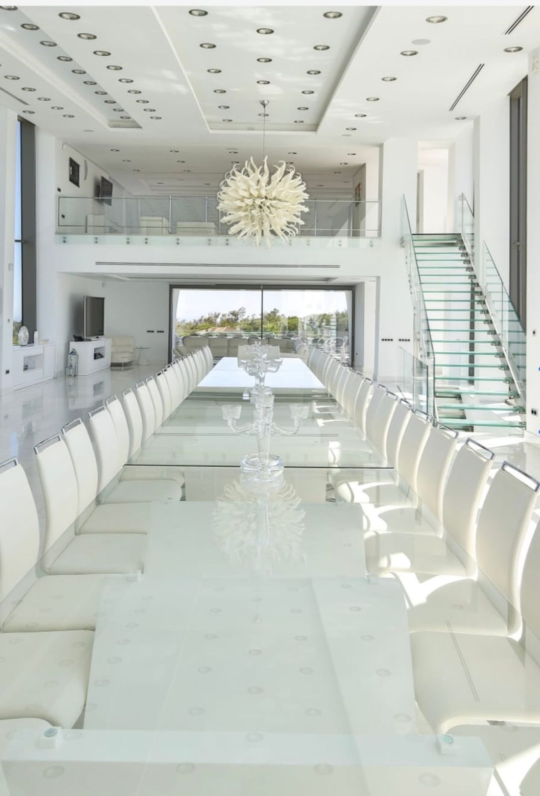 Se vende Villa - Chalet de 18 dormitorios en Costa Del Sol, Cadiz, España