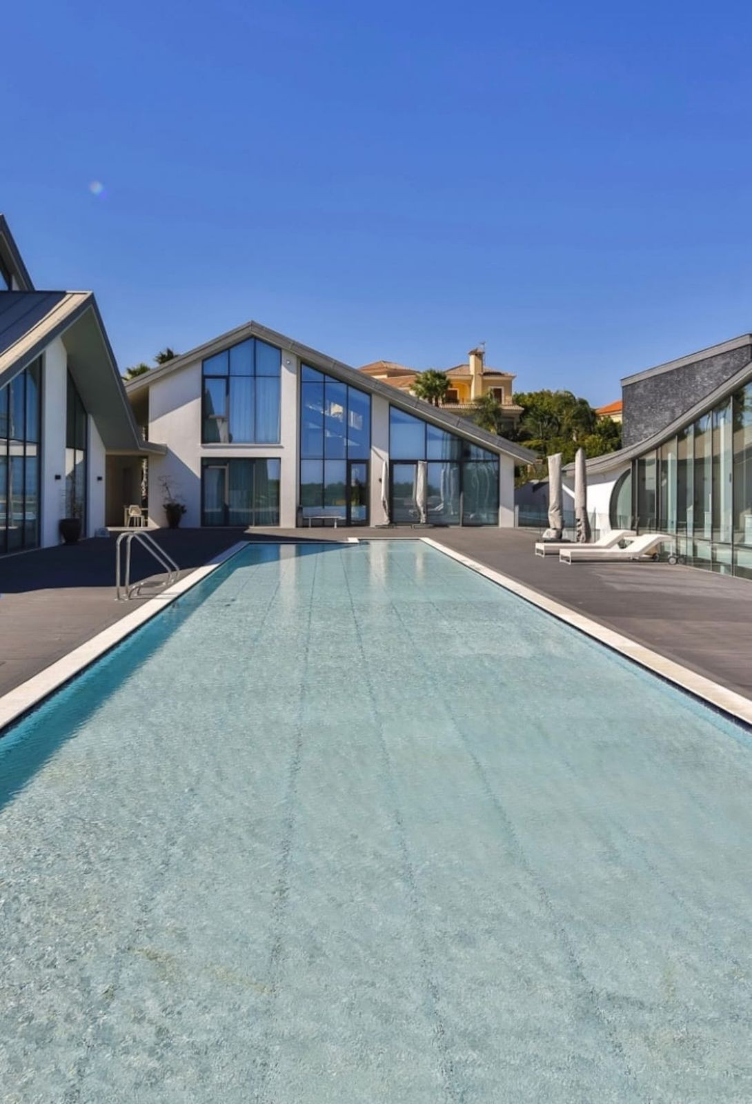 Se vende Villa - Chalet de 18 dormitorios en Costa Del Sol, Cadiz, España