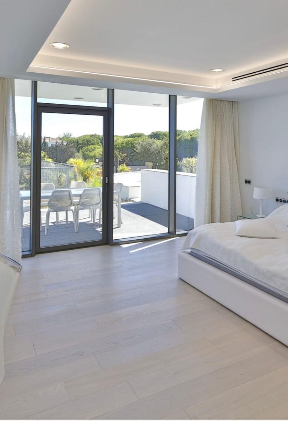 Se vende Villa - Chalet de 18 dormitorios en Costa Del Sol, Cadiz, España