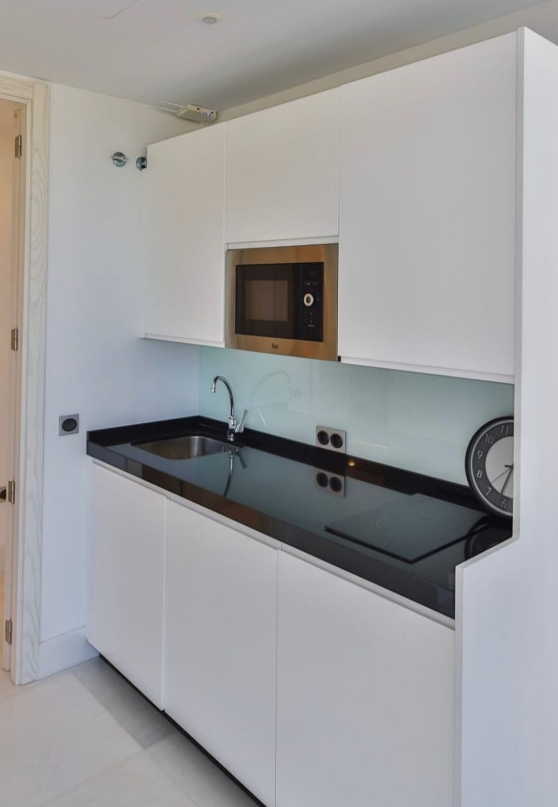 Se vende Villa - Chalet de 18 dormitorios en Costa Del Sol, Cadiz, España