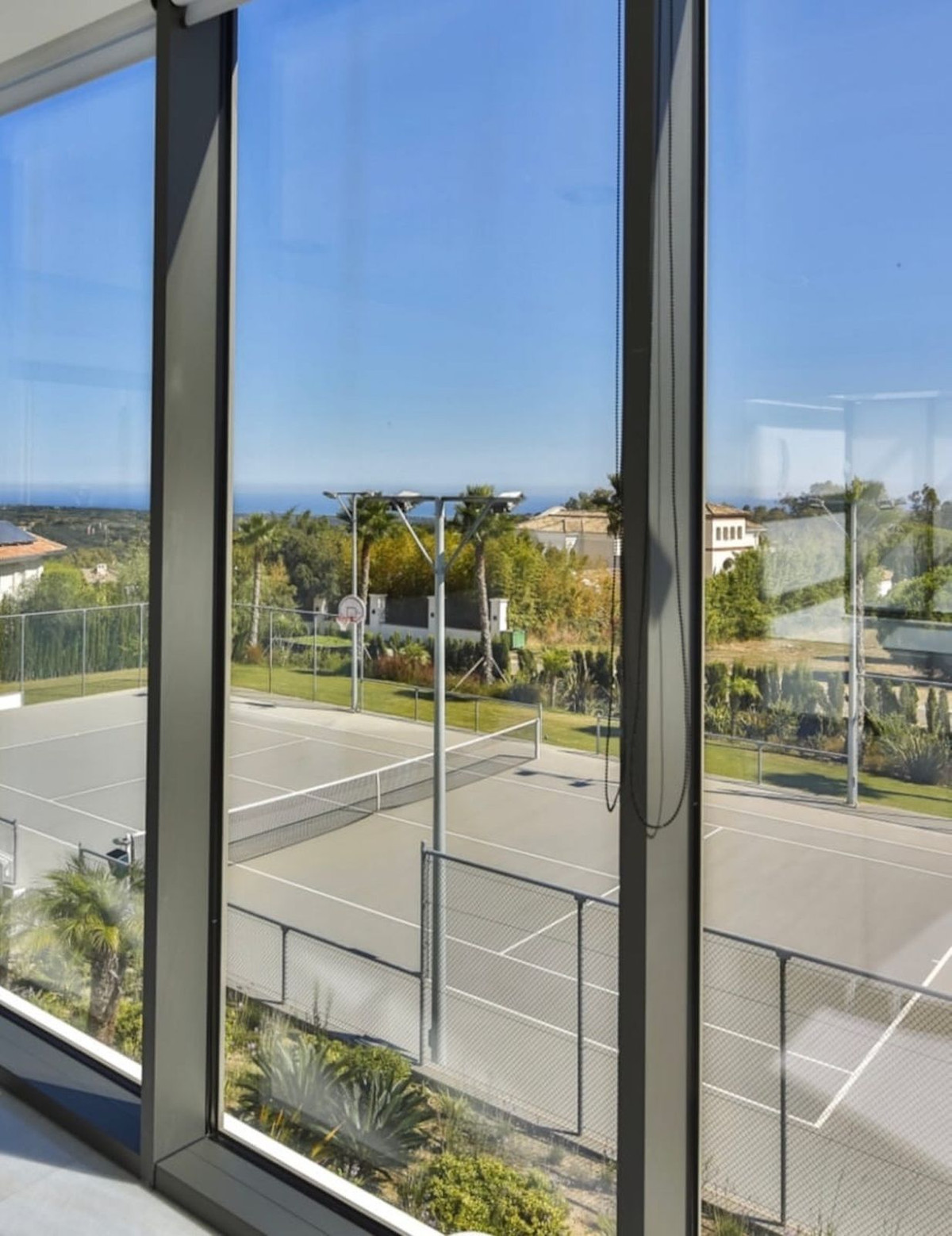 Se vende Villa - Chalet de 18 dormitorios en Costa Del Sol, Cadiz, España