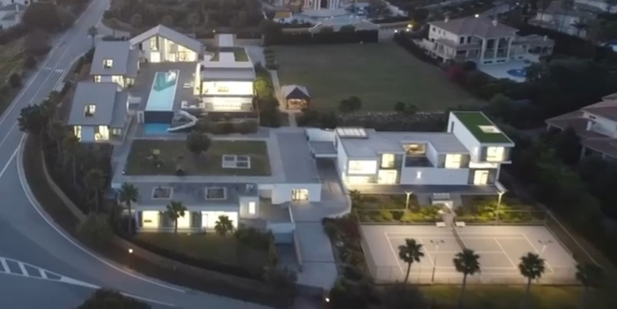 Se vende Villa - Chalet de 18 dormitorios en Costa Del Sol, Cadiz, España