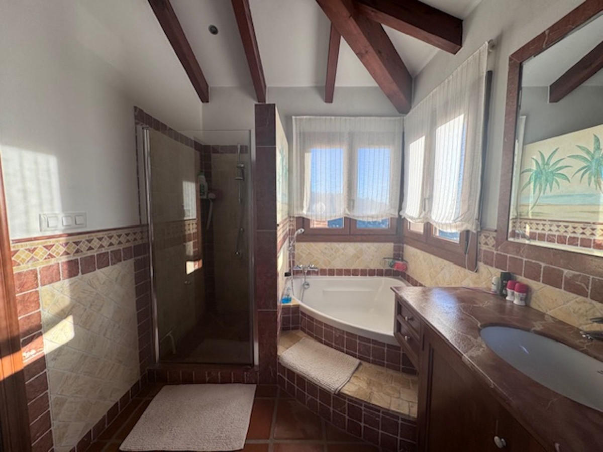 Se vende Villa - Chalet de 4 dormitorios en Costa Del Sol, Málaga, España