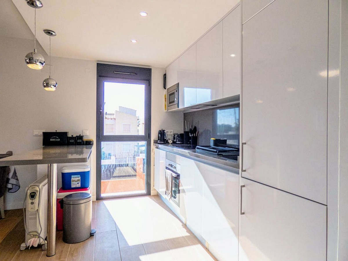 Se vende Apartamento Planta Media de 2 dormitorios en Costa Blanca, Alicante, España