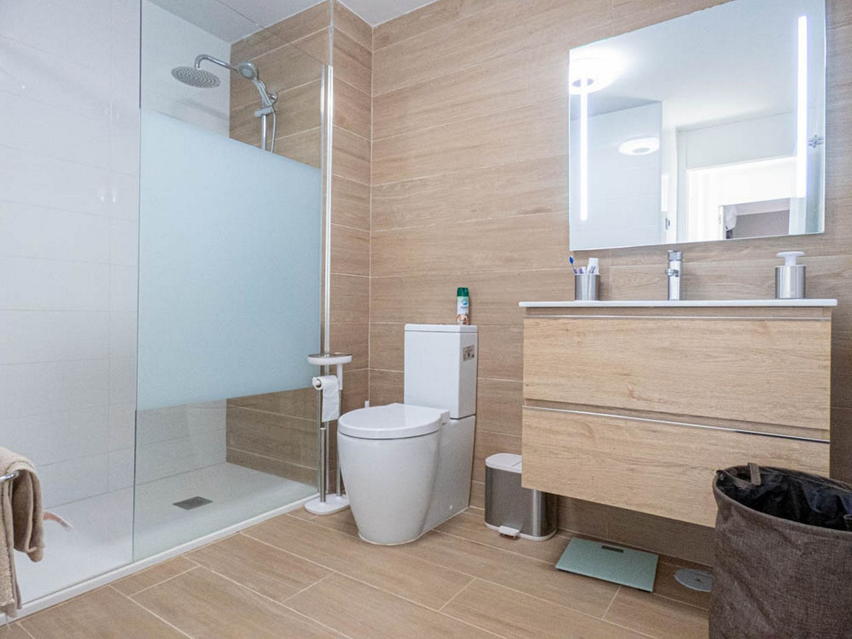 Se vende Apartamento Planta Media de 2 dormitorios en Costa Blanca, Alicante, España