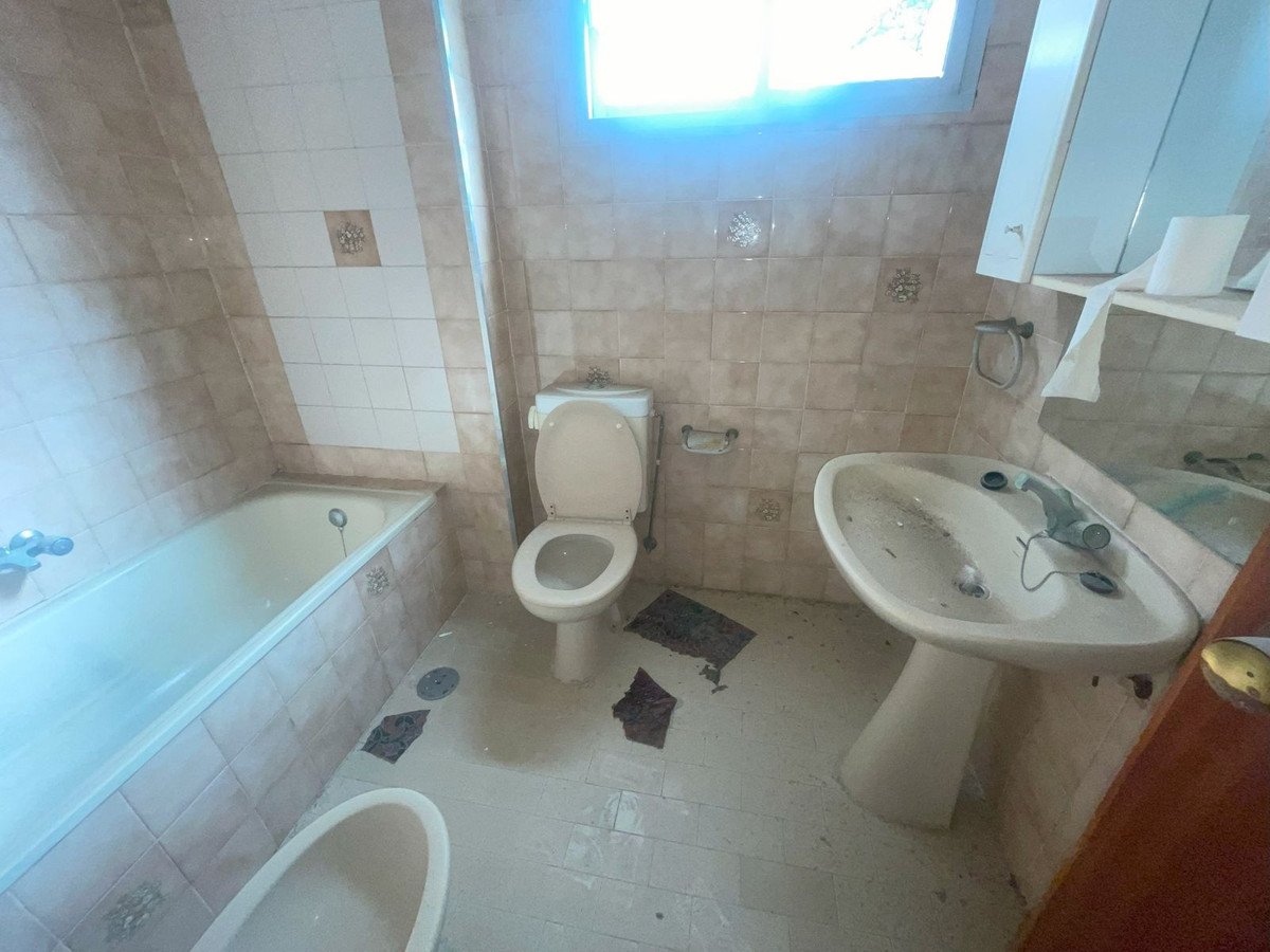 3 Bed Apartment for sale in Estepona Costa Del Sol, Málaga, Spain