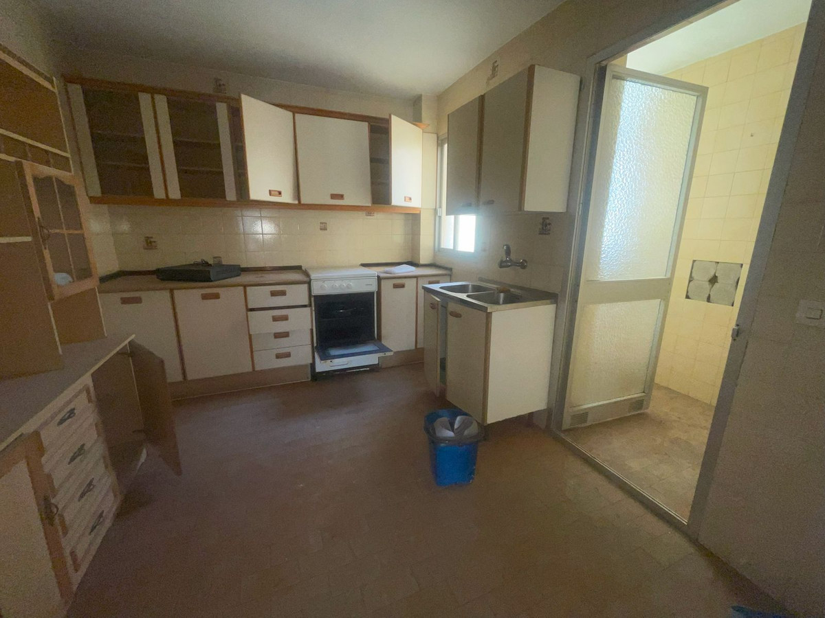 3 Bed Apartment for sale in Estepona Costa Del Sol, Málaga, Spain