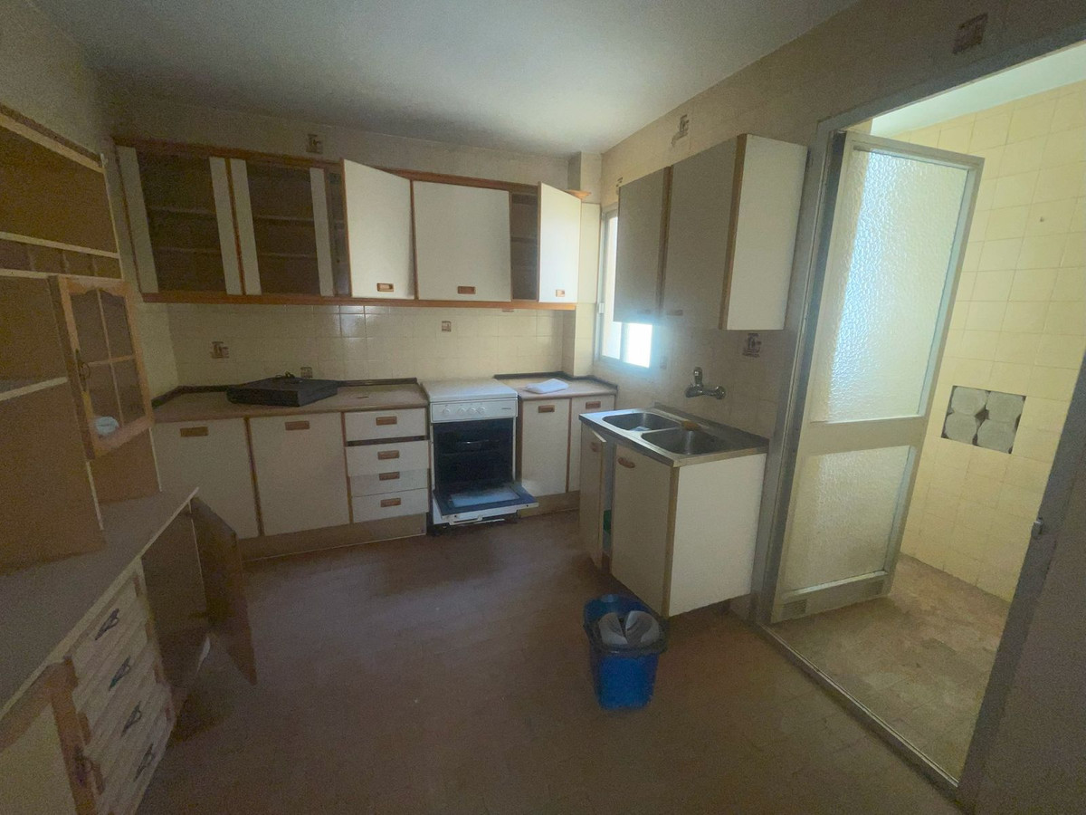 3 Bed Apartment for sale in Estepona Costa Del Sol, Málaga, Spain