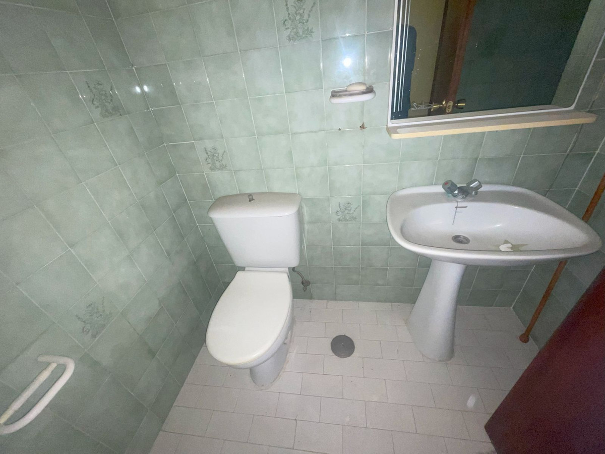 3 Bed Apartment for sale in Estepona Costa Del Sol, Málaga, Spain