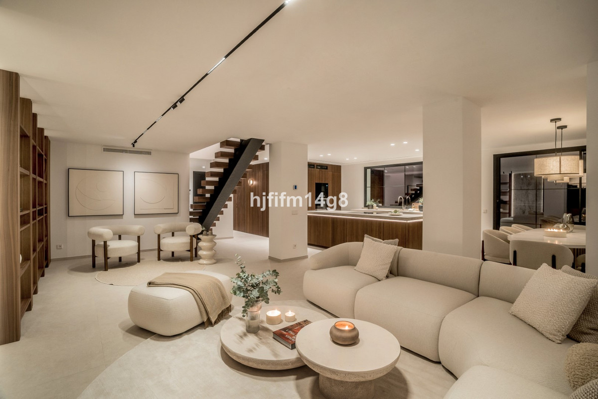 Se vende Adosada de 5 dormitorios en Costa Del Sol, Málaga, España