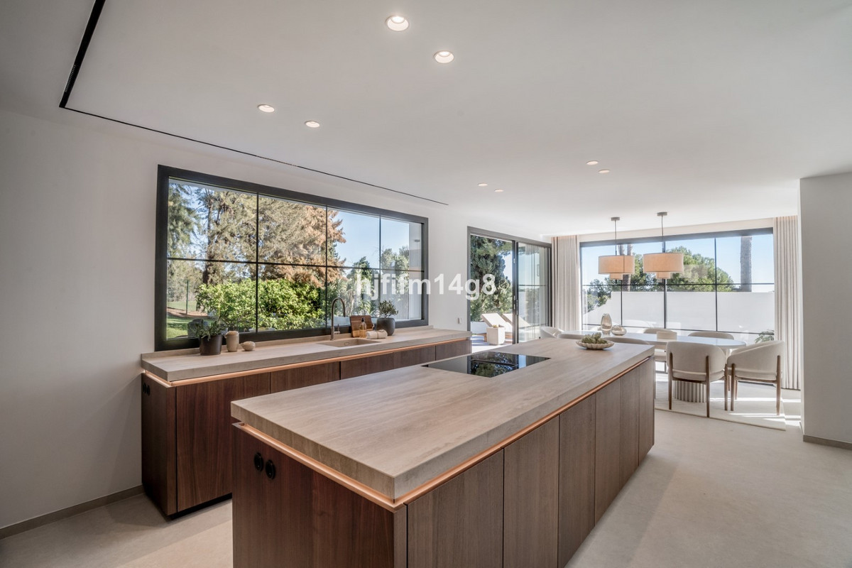 Se vende Adosada de 5 dormitorios en Costa Del Sol, Málaga, España