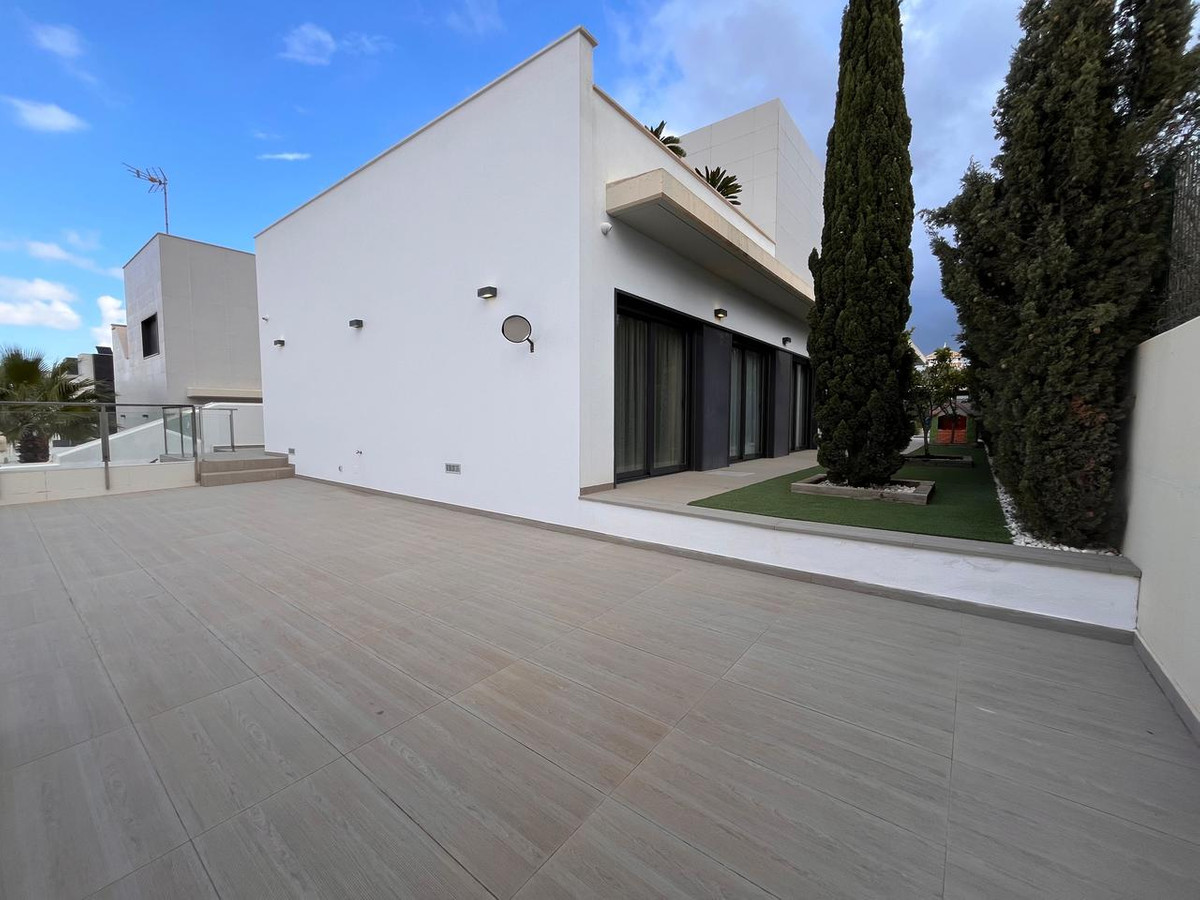 4 Bed Townhouse for sale in Dehesa De Campoamor Costa Blanca, Alicante, Spain