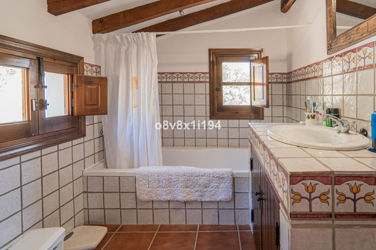 Se vende Finca - Cortijo de 5 dormitorios en Costa Del Sol, Málaga, España