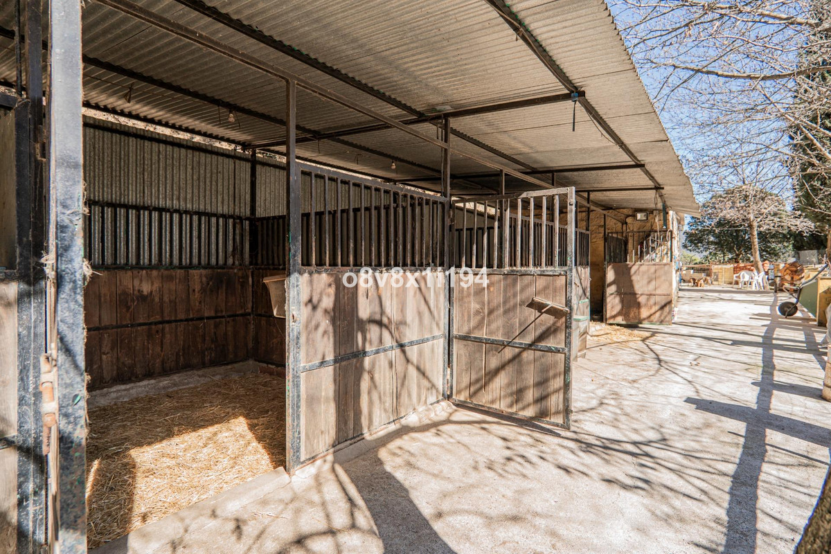 Se vende Finca - Cortijo de 5 dormitorios en Costa Del Sol, Málaga, España