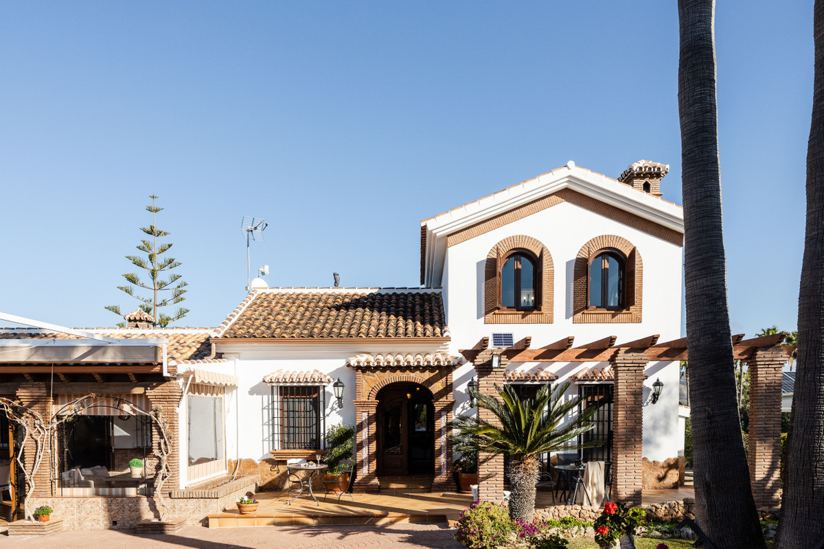 5 Bed Townhouse for sale in Alhaurín El Grande Costa Del Sol, Málaga, Spain