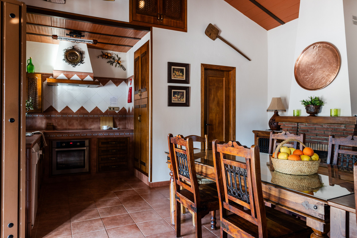 5 Bed Townhouse for sale in Alhaurín El Grande Costa Del Sol, Málaga, Spain